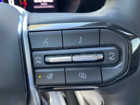Used 2024 Chevrolet Colorado ZR2 w/ ZR2 Convenience Package III AWD/4WD image 18