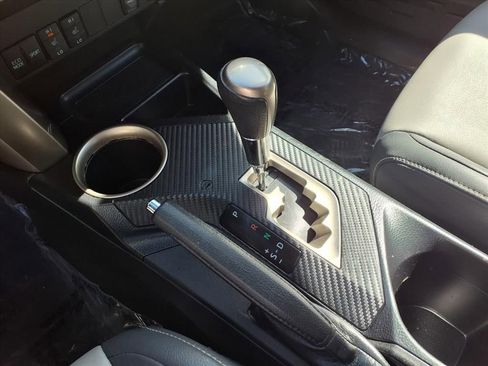 Used 2014 Toyota RAV4 Limited w/ Technology Package image 21