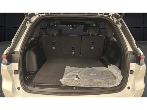 New 2026 Jeep Grand Cherokee Altitude image 24