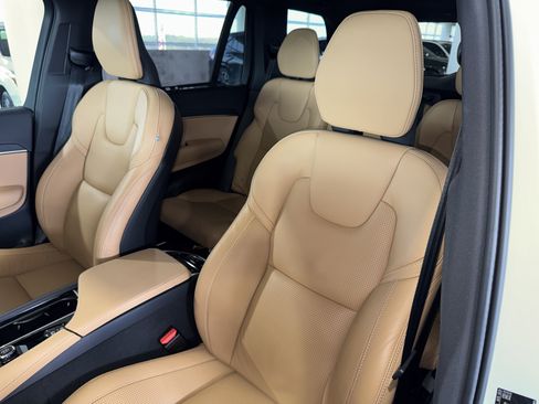 Used 2024 Volvo XC90 B6 Ultimate w/ Protection Package Premier AWD/4WD image 32