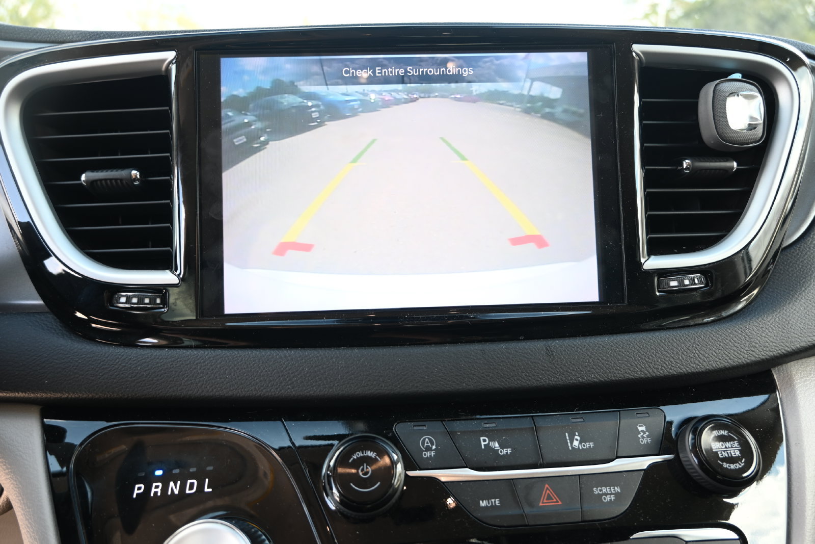 Used 2024 Chrysler Pacifica Touring-L FWD image 19