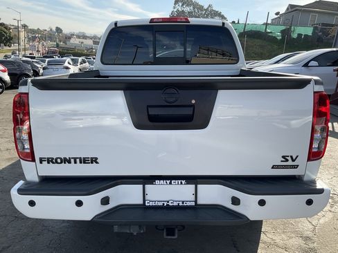 Used 2021 Nissan Frontier SV w/ Midnight Edition Floor Mats image 4