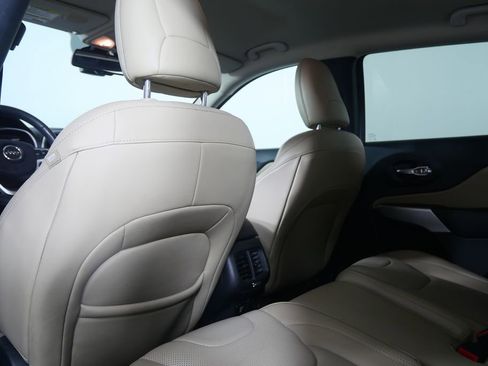 Used 2017 Jeep Cherokee Limited w/ Luxury Group image 17