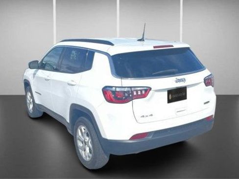 Used 2025 Jeep Compass Latitude AWD/4WD image 10