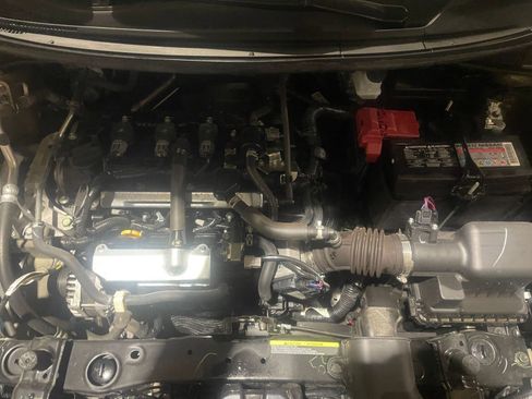 Used 2025 Nissan Versa SV image 31