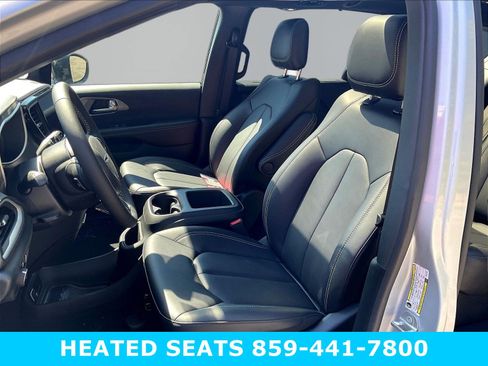 New 2026 Chrysler Pacifica Select AWD/4WD image 11