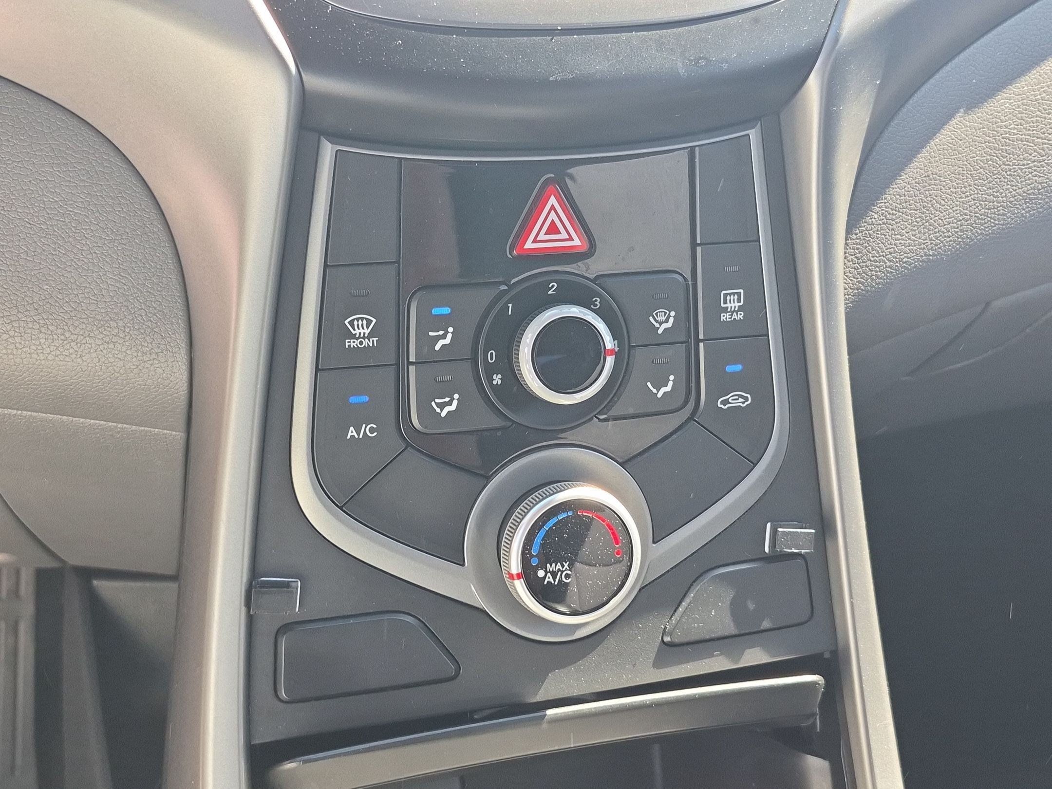 Used 2014 Hyundai Elantra SE FWD image 30