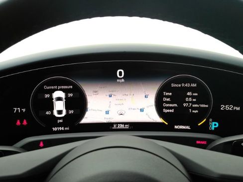 Used 2022 Porsche Taycan image 37