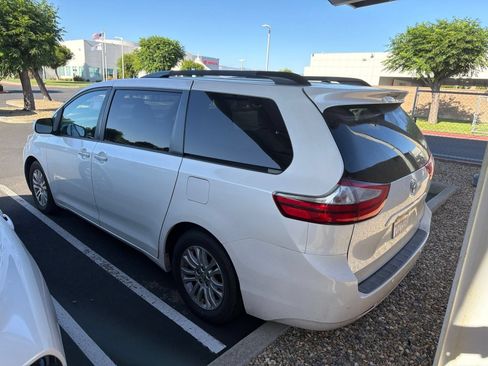 Used 2016 Toyota Sienna XLE w/ XLE Navigation Package FWD image 5
