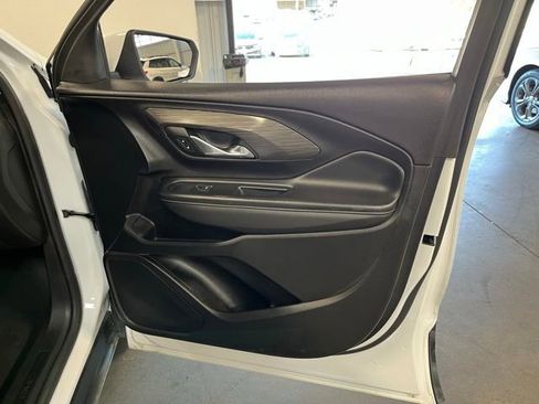 Used 2024 GMC Terrain SLT FWD image 12
