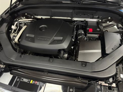 Used 2018 Volvo XC60 T5 Momentum w/ Convenience Package image 36