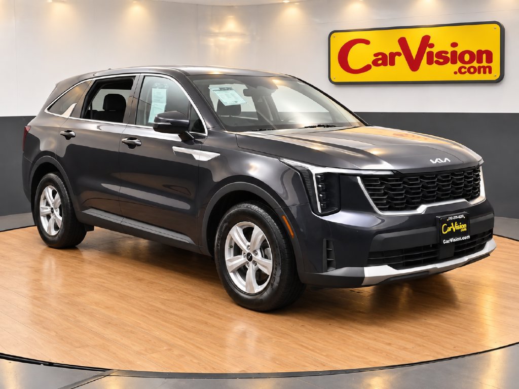 Used 2025 Kia Sorento LX FWD image 1