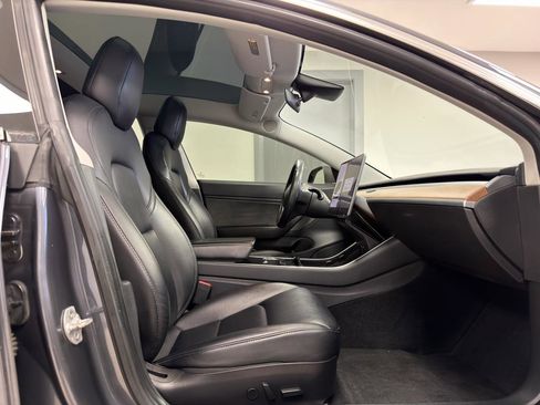 Used 2018 Tesla Model 3 Mid Range image 10