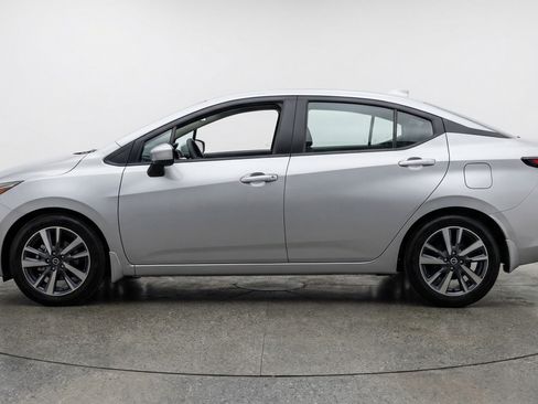 Used 2025 Nissan Versa SV FWD image 5