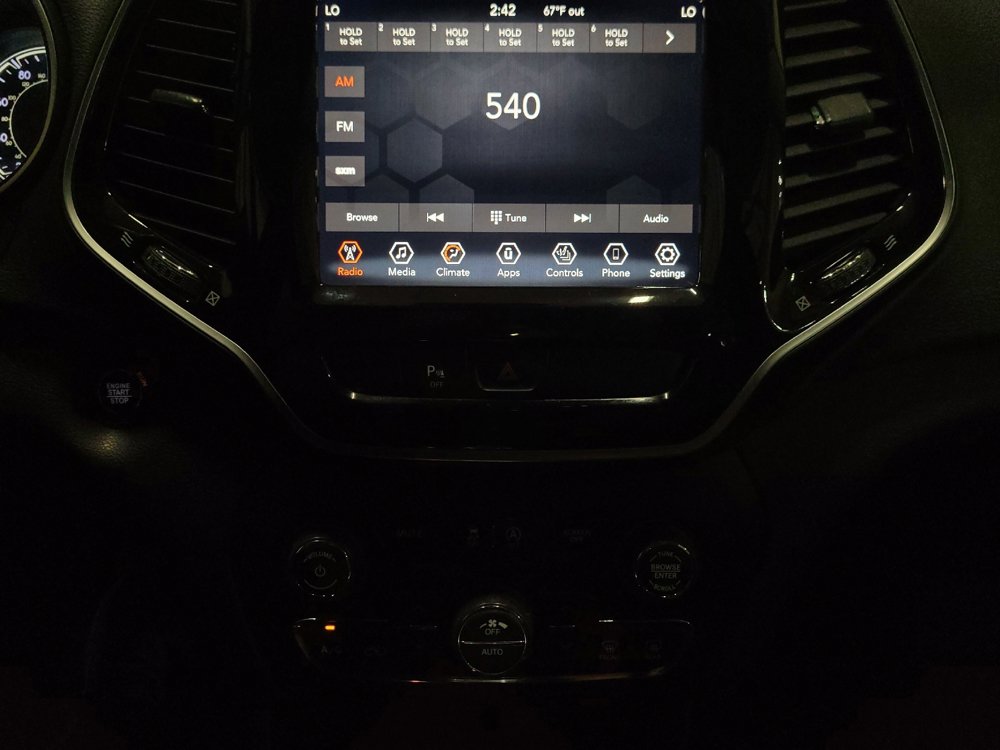 Used 2019 Jeep Cherokee Limited FWD image 25