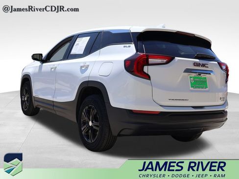 Used 2024 GMC Terrain SLE FWD image 3