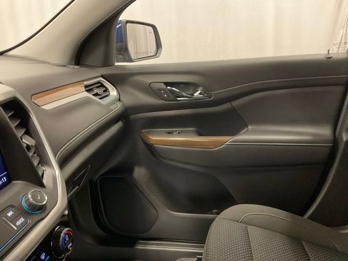 Used 2023 GMC Acadia SLE w/ Driver Convenience Package image 24