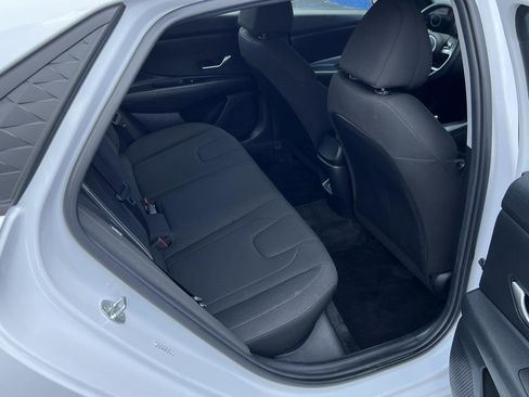 Used 2024 Hyundai Elantra SEL image 21