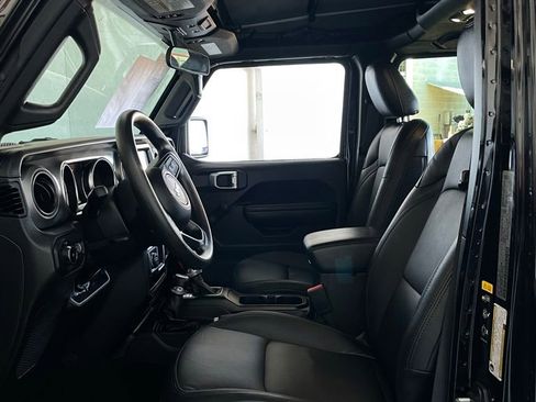 Used 2022 Jeep Wrangler Unlimited Sport image 29