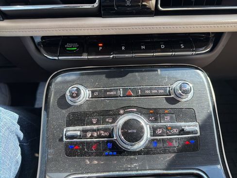 Used 2023 Lincoln Nautilus Reserve w/ Luxury Package image 36