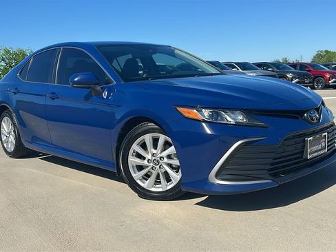 Used 2023 Toyota Camry LE image 5
