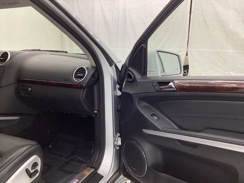Used 2011 Mercedes-Benz GL 550 4MATIC image 16