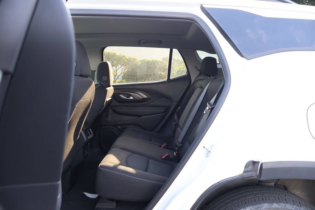 Used 2023 GMC Terrain SLE w/ Driver Convenience Package FWD image 32