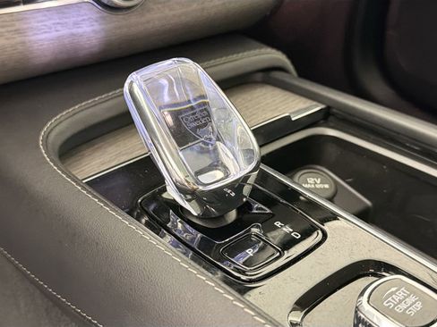 Used 2023 Volvo XC90 T8 Ultimate image 17