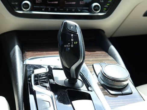 Used 2019 BMW 530i w/ Convenience Package RWD image 17