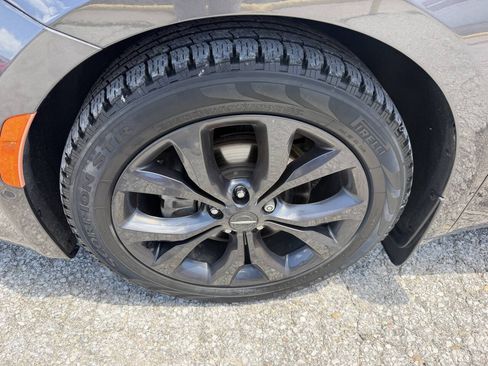 Used 2018 Chrysler Pacifica Limited w/ Advanced Safetytec Group FWD image 10