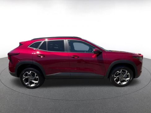 Used 2025 Chevrolet Trax LT FWD image 16