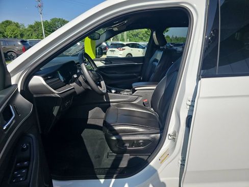 Used 2024 Jeep Grand Cherokee Limited AWD/4WD image 9