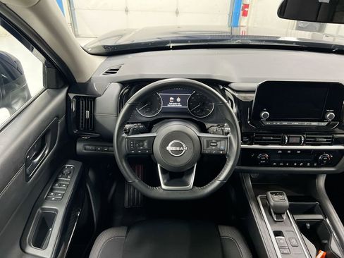 Used 2025 Nissan Pathfinder SV AWD/4WD image 11