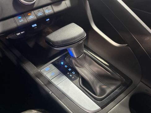 Used 2025 Hyundai Elantra SE image 25