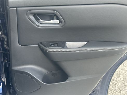 Used 2026 Nissan Rogue SV FWD image 19