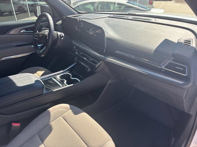 Used 2024 Chevrolet Traverse LT w/ LPO, Floor Liner Package FWD image 12