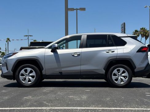 Used 2025 Toyota RAV4 LE AWD/4WD image 9