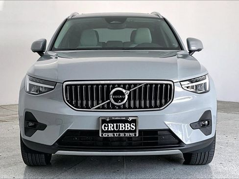 Used 2024 Volvo XC40 B5 Plus AWD/4WD image 3