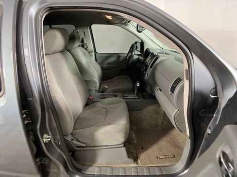 Used 2018 Nissan Frontier SV w/ Value Truck Package image 6