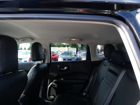 Used 2018 Jeep Compass Latitude w/ Cold Weather Group AWD/4WD image 20