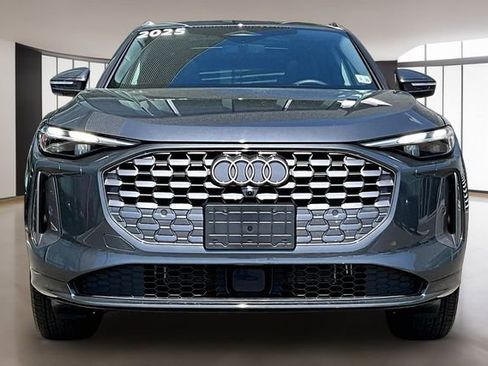 Used 2025 Audi Q5 Premium w/ Convenience Package AWD/4WD image 2
