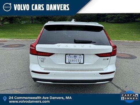 Certified 2024 Volvo V60 B5 Cross Country Plus image 4