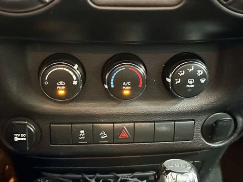 Used 2018 Jeep Wrangler Unlimited Sport w/ Connectivity Group AWD/4WD image 13