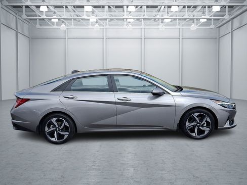 Certified 2023 Hyundai Elantra Limited FWD image 7