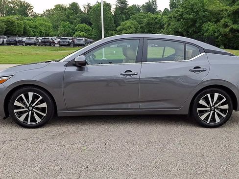 Used 2023 Nissan Sentra SV w/ SV Premium Package FWD image 5