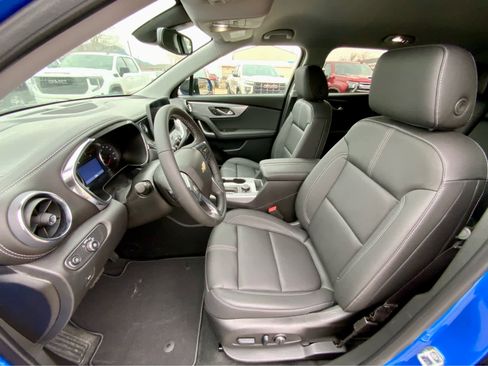 New 2025 Chevrolet Blazer LT w/ Midnight/Sport Edition image 24