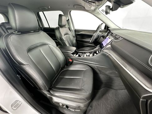 Used 2023 Jeep Grand Cherokee Limited RWD image 28