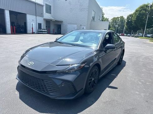 Used 2025 Toyota Camry SE w/ Convenience Package FWD image 9