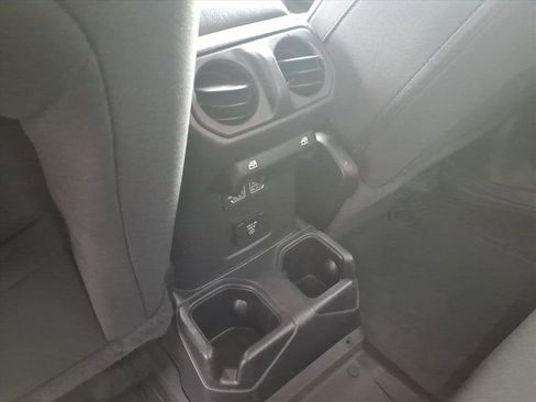 Used 2022 Jeep Gladiator Sport AWD/4WD image 16