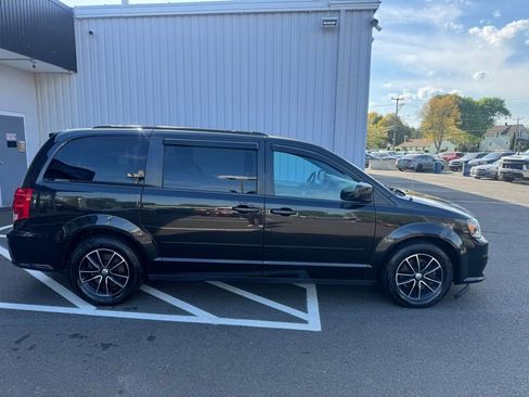 Used 2017 Dodge Grand Caravan GT FWD image 4